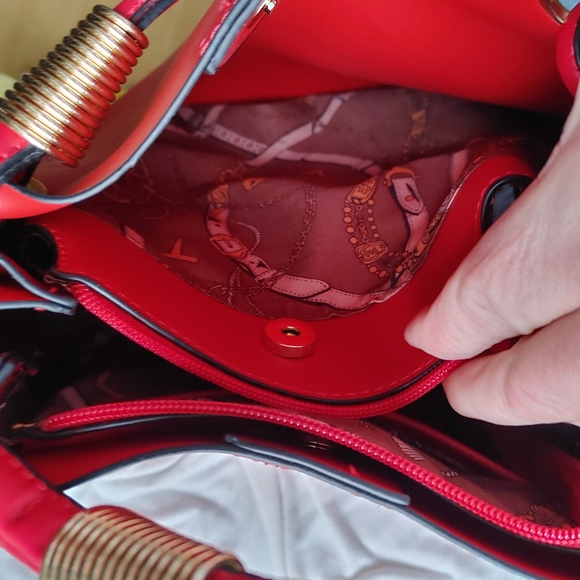 NWOT GORGEOUS red leather bag - Picture 6 of 9
